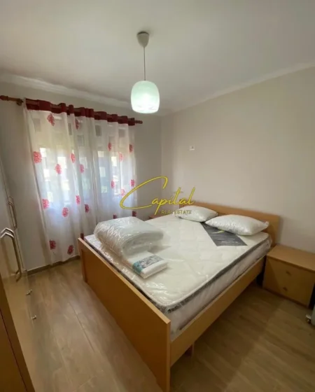 Tirane, jepet me qera apartament 2+1 Kati 3, 70 m² 700 € (QENDER)