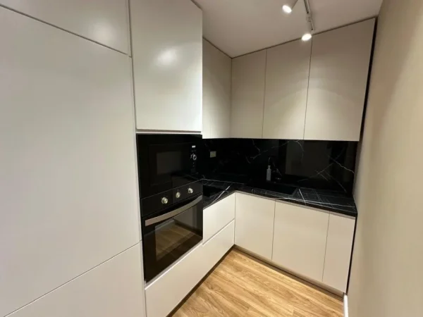 Tirane, jepet me qera apartament 2+1 Kati 3, 110 m² 1.400 € (Qender)