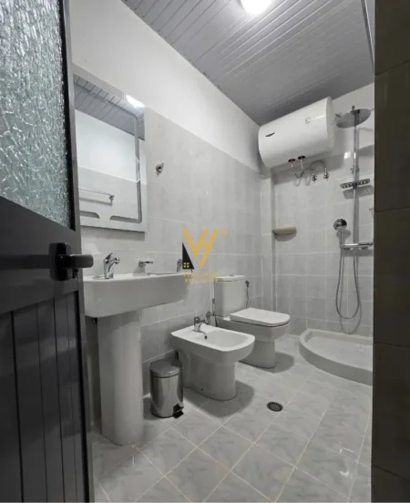 Tirane, jepet me qera apartament 2+1+Ballkon Kati 1, 75 m² 750 € (VASIL SHANTO)