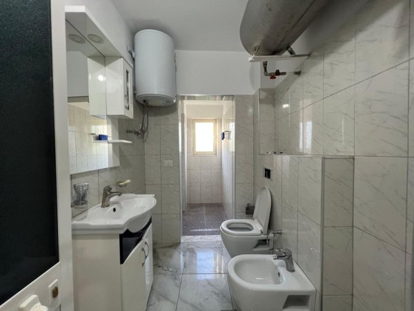 Tirane, jepet me qera apartament 2+1 Kati 3, 350 € 