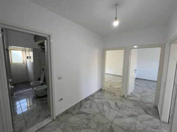 Tirane, jepet me qera apartament 2+1 Kati 3, 350 € 
