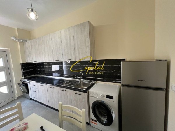 Tirane, jepet me qera apartament 1+1 Kati 1, 50 m² 400 € (SHKOLLA E BASHKUAR)
