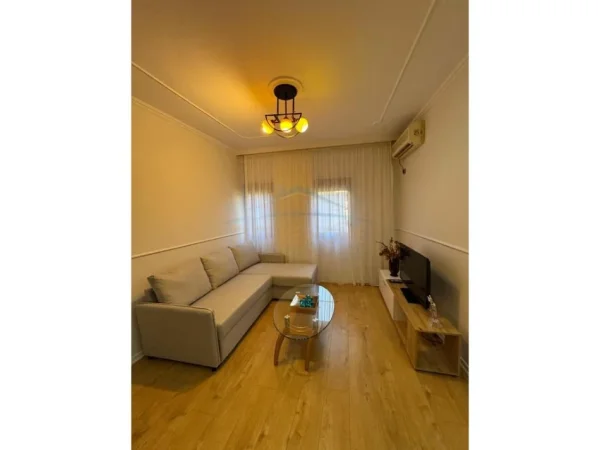Tirane, shitet apartament 1+1+Ballkon Kati 2, 54 m² 