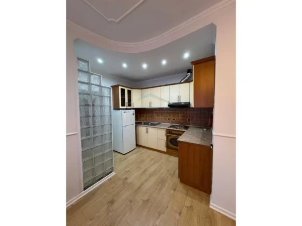 Tirane, shitet apartament 1+1+Ballkon Kati 2, 54 m² 