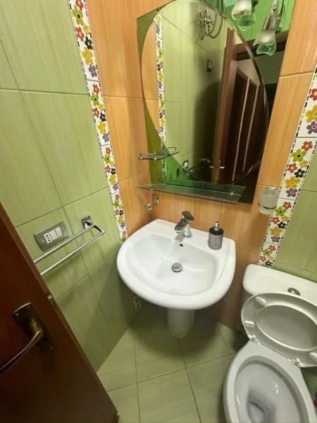 Tirane, jepet me qera apartament 2+1 Kati 5, 100 m² 500 € (ish venu)