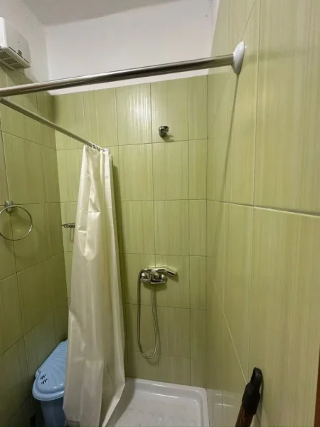 Tirane, jepet me qera apartament 2+1 Kati 5, 100 m² 500 € (ish venu)