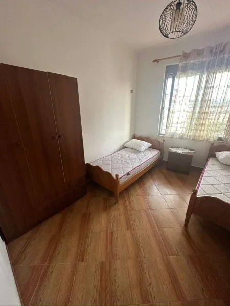 Tirane, jepet me qera apartament 2+1 Kati 5, 100 m² 500 € (ish venu)
