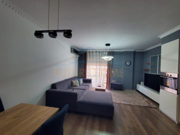Tirane, jepet me qera apartament 2+1 Kati 4, 104 m² 450 € 