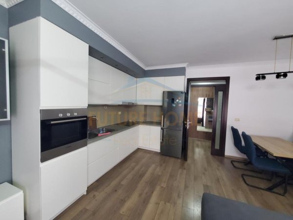 Tirane, jepet me qera apartament 2+1 Kati 4, 104 m² 450 € 