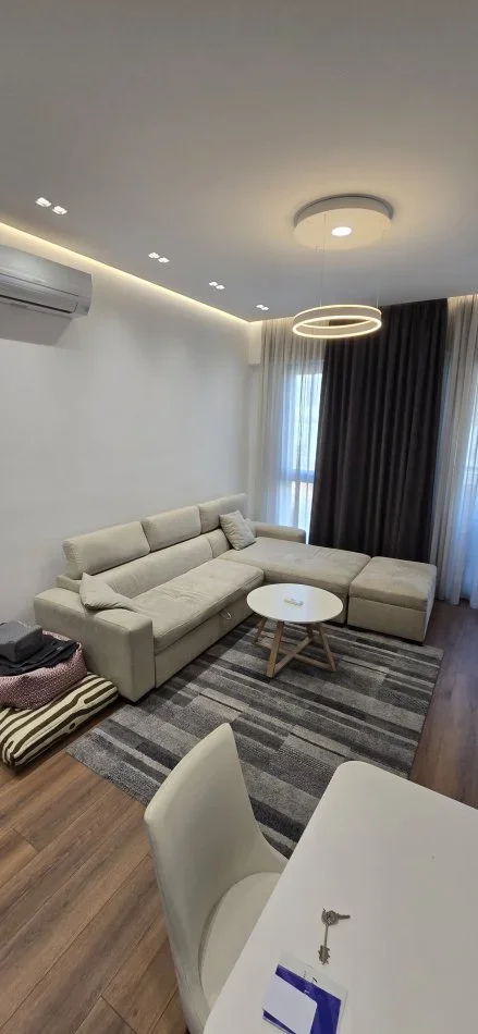 Tirane, jepet me qera apartament 1+1 Kati 8, 70 m² 800 € (SQUARE 21)