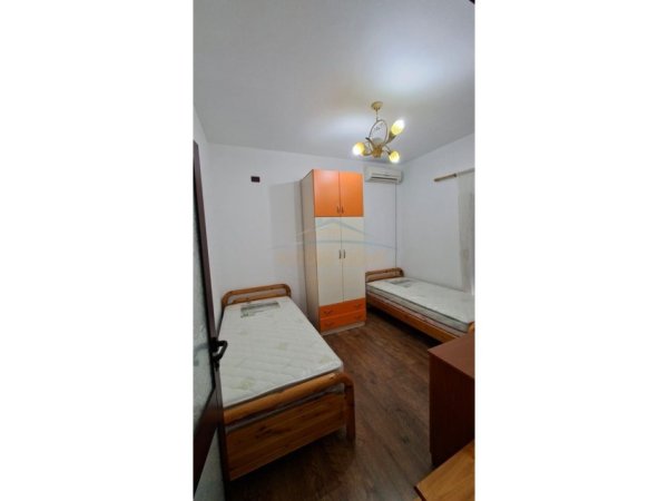 Tirane, jepet me qera apartament 2+1 Kati 2, 76 m² 700 € 