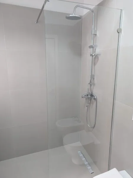 Tirane, jepet me qera apartament 2+1+Ballkon Kati 2, 97 m² 65.000 € (RIVER REZIDENCE, KAMEZ)