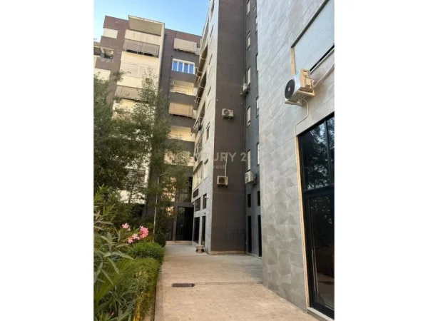 Tirane, shitet apartament 1+1+Ballkon Kati 3, 62 m² 116.000 € (brryl)