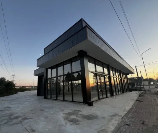 Tirane, jepet me qera ambjent biznesi , 380 m² 1.900 € (Rruga Demokracia Bathore)