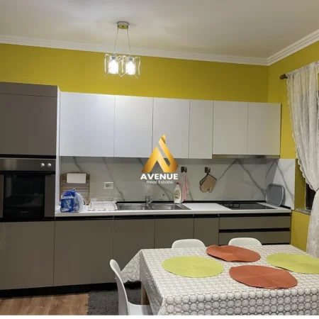 Tirane, jepet me qera apartament 2+1+Ballkon Kati 1, 100 m² 600 € (ferit xhajko)