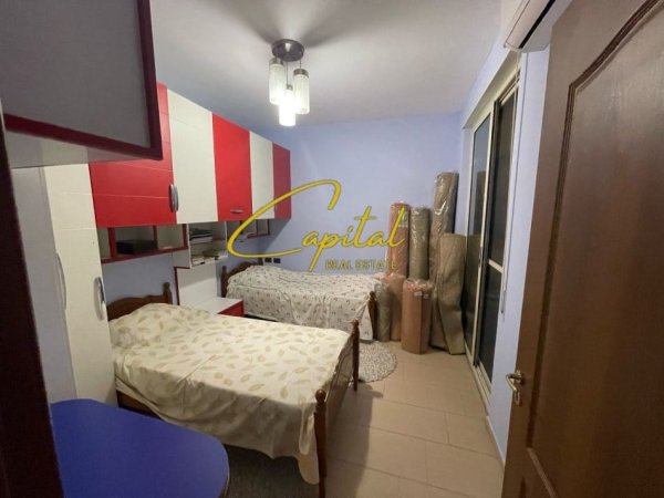 Tirane, jepet me qera apartament 3+1 Kati 5, 120 m² 750 € (ISH TREGU ELEKTRIK)