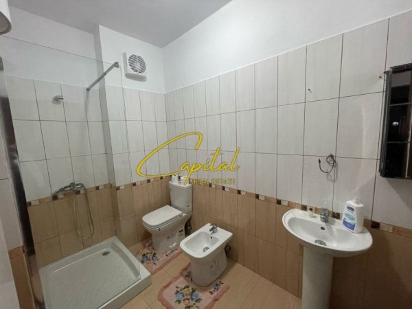 Tirane, jepet me qera apartament 3+1 Kati 5, 120 m² 750 € (ISH TREGU ELEKTRIK)