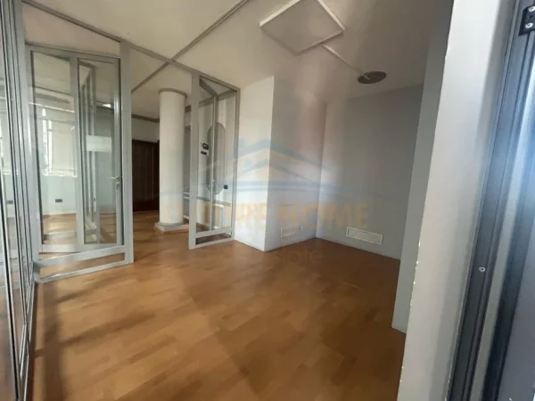 Tirane, jap me qera apartament Kati 4, 160 m² 1.200 € (Bulevardi Zogu i 1)