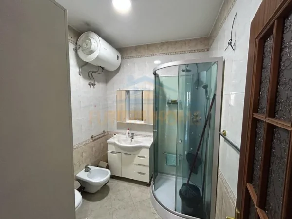 Tirane, jap me qera apartament Kati 4, 160 m² 1.200 € (Bulevardi Zogu i 1)