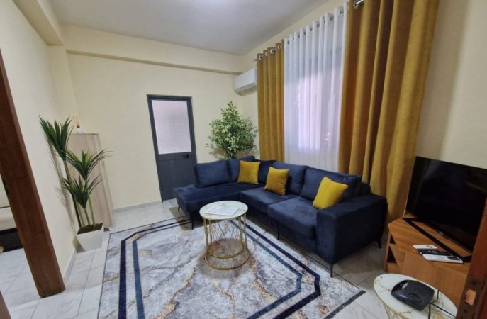 Tirane, jepet me qera apartament 2+1+Ballkon Kati 1, 75 m² 750 € (VASIL SHANTO)