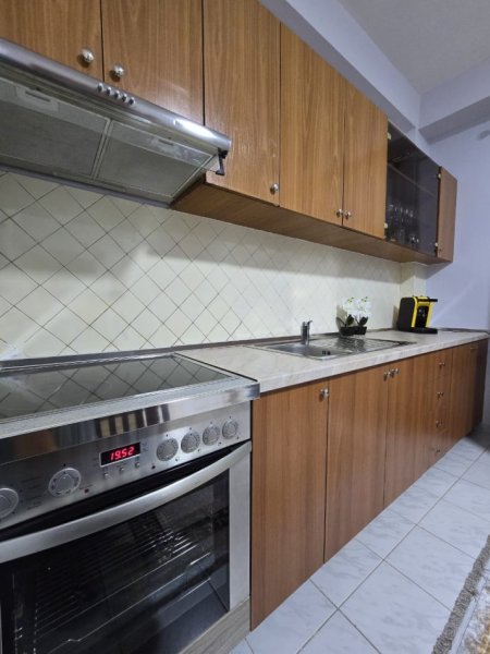 Tirane, jepet me qera apartament 2+1+Ballkon Kati 1, 75 m² 750 € (VASIL SHANTO)