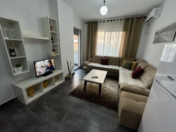 Tirane, jepet me qera apartament 2+1+Ballkon Kati 1, 100 m² 540 € (astir)