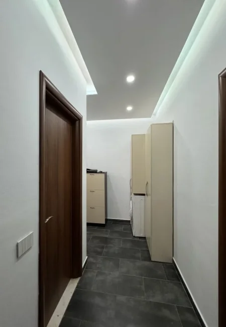 Tirane, jepet me qera apartament 2+1+Ballkon Kati 1, 100 m² 540 € (astir)