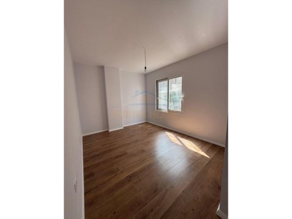 Tirane, shitet apartament 2+1 Kati 2, 91 m² 130.000 € (Rruga e Dajtit)
