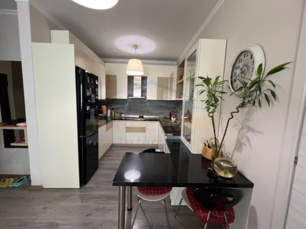 APARTAMENT 2+1 ME QERA NE FRESK