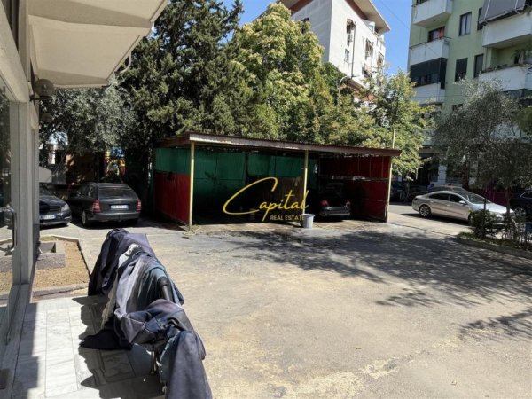 Tirane, jepet me qera ambjent biznesi Kati 0, 400 m² 2.000 € (RRUGA IRFAN TOMINI)