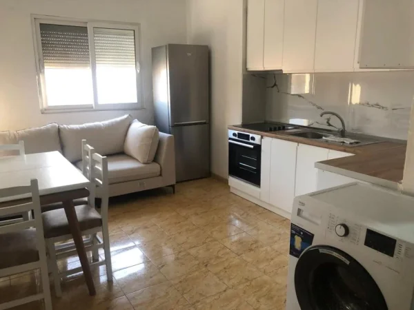 Tirane, jepet me qera apartament 2+1 Kati 4, 58 m² 600 € (don bosko)