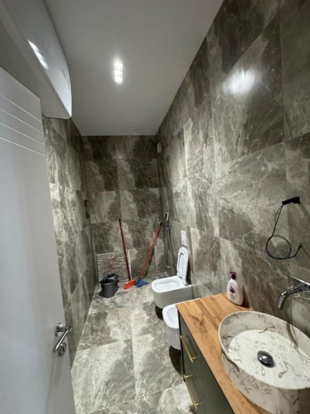 Tirane, jepet me qera apartament 2+1 Kati 2, 100 m² 800 € 