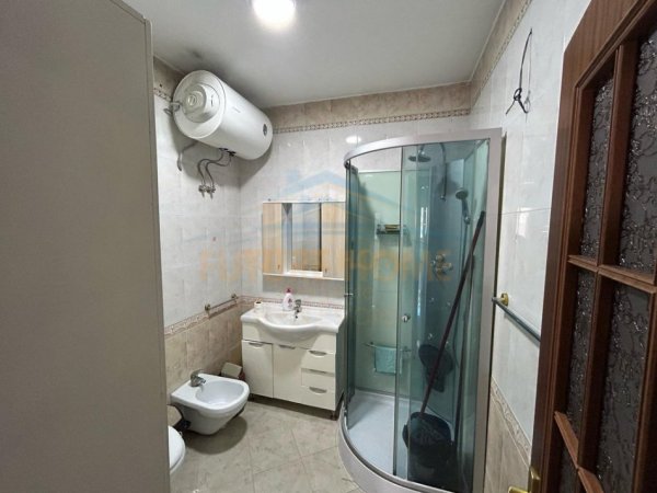 Tirane, jepet me qera apartament 3+1 Kati 4, 155 m² 1.200 € 
