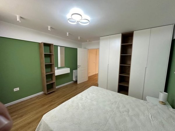 Tirane, jepet me qera apartament 2+1 Kati 3, 140 m² 1.400 € (Rruga bariikadave)