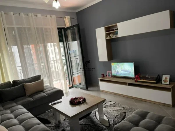 Tirane, jepet me qera apartament 1+1 Kati 3, 78 m² 550 € (FUSHA AVIACIONIT)
