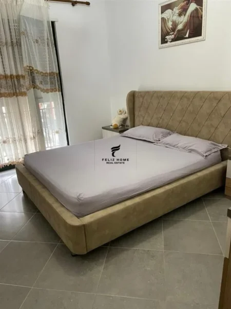 Tirane, jepet me qera apartament 1+1 Kati 3, 78 m² 550 € (FUSHA AVIACIONIT)