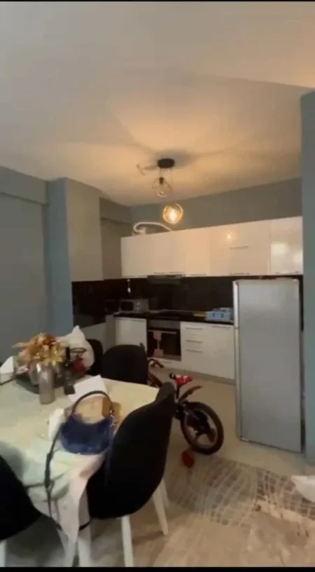 Tirane, jepet me qera apartament 1+1+Ballkon Kati 1, 70 m² 400 € (yzberisht)