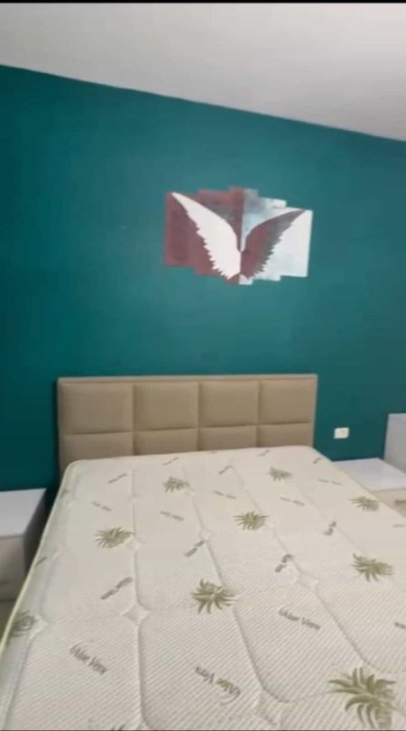 Tirane, jepet me qera apartament 1+1+Ballkon Kati 1, 70 m² 400 € (yzberisht)