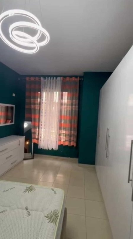 Tirane, jepet me qera apartament 1+1+Ballkon Kati 1, 70 m² 400 € (yzberisht)