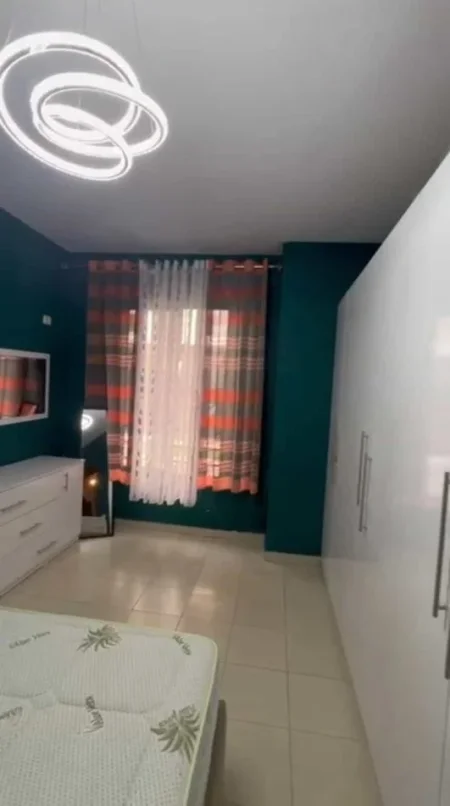 Tirane, jepet me qera apartament 1+1+Ballkon Kati 1, 70 m² 400 € (yzberisht)