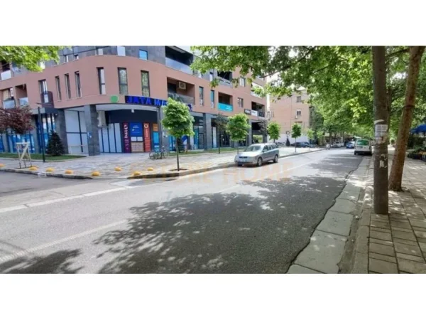 Tirane, shitet apartament 2+1 Kati 3, 79 m² 127.000 € (Ali Demi, shkolla Kushtrimi i Lirise)