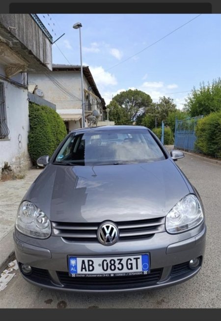 Tirane, shitet makine VW GOLF 5 Benzin+Gaz, gri metalizato manuale Klima 230.000 km 4.300 €