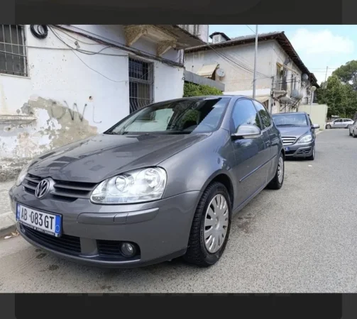 Vlore, shitet makine VW GOLF 5 Benzin+Gaz, gri metalizato manuale Klima 230.000 km 320000Lekë (të reja)