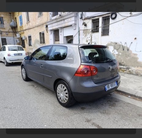 Tirane, shitet makine VW GOLF 5 Benzin+Gaz, gri metalizato manuale Klima 230.000 km 4.300 €