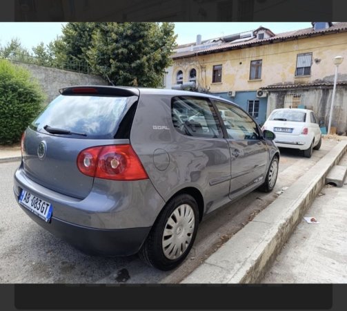 Tirane, shitet makine VW GOLF 5 Benzin+Gaz, gri metalizato manuale Klima 230.000 km 4.300 €