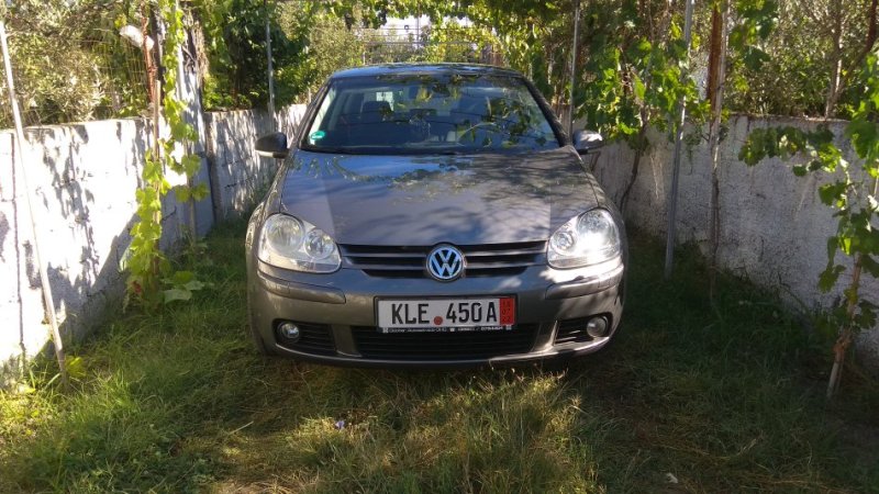 Tirane, shitet makine VW GOLF 5 Benzin+Gaz, gri metalizato manuale Klima 230.000 km 4.300 €
