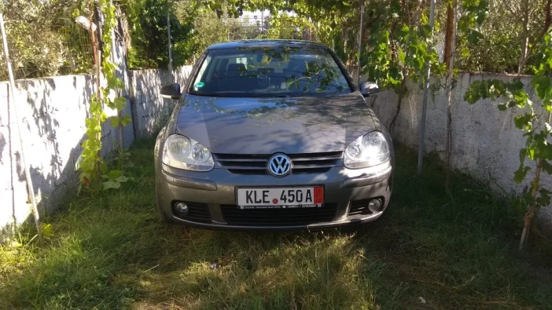 Vlore, shitet makine VW GOLF 5 Benzin+Gaz, gri metalizato manuale Klima 230.000 km 320000Lekë (të reja)