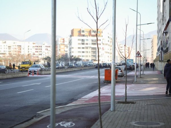 Tirane, jepet me qera apartament 1+1 Kati 1, 60 m² 300 € 