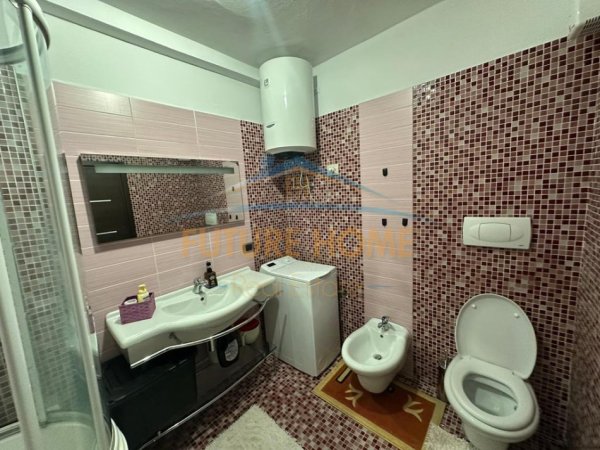 Tirane, jepet me qera apartament 1+1 Kati 3, 83 m² 800 € (Ish Ekspozita)