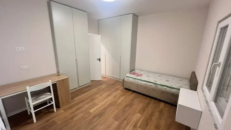 Tirane, jepet me qera apartament 2+1+Ballkon Kati 1, 100 m² 550 € (Rruga sauk)